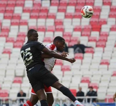 Trendyol 1. Lig: Özbelsan Sivasspor: 3 - Manisa FK: 2
