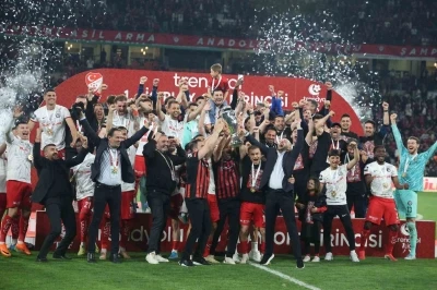 Trendyol 1. Lig play-off şampiyonu &Ccedil;orum FK kupasına kavuştu
