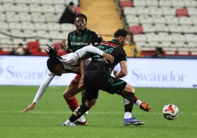 Trendyol S&uuml;per Lig: Antalyaspor: 0 - Konyaspor: 0 (İlk yarı)

