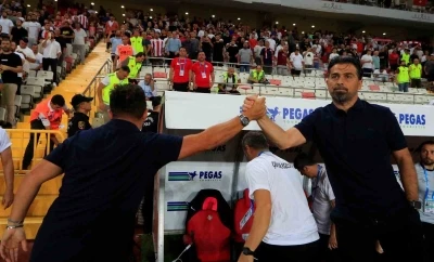 Trendyol Süper Lig: Antalyaspor: 1 - Çaykur Rizespor: 2 (İlk yarı)
