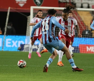 Trendyol S&uuml;per Lig: Antalyaspor: 1 - Trabzonspor: 0 (İlk yarı)
