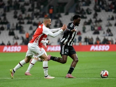 Trendyol S&uuml;per Lig: Beşiktaş: 0 - Fatih Karag&uuml;mr&uuml;k: 0 (İlk yarı)

