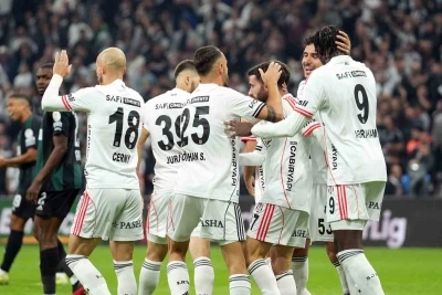 Trendyol Süper Lig: Beşiktaş: 2 - Kocaelispor: 0 (İlk yarı)
