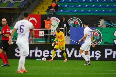 Trendyol Süper Lig: Çaykur Rizespor: 1 - Eyüpspor: 0 (İlk yarı)
