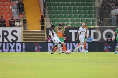 Trendyol S&uuml;per Lig: Corendon Alanyaspor: 0 Trabzonspor: 0  (İlk yarı)
