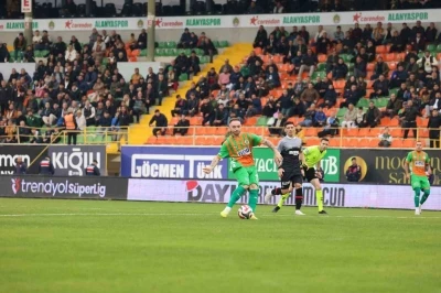 Trendyol S&uuml;per Lig: Corendon Alanyaspor: 2 - Fatih Karag&uuml;mr&uuml;k: 0 (Ma&ccedil; sonucu)
