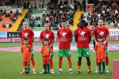 Trendyol S&uuml;per Lig: Corendon Alanyaspor: 2 - Kocaelispor: 0 (İlk yarı)
