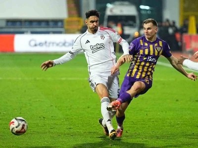 Trendyol S&uuml;per Lig: Ey&uuml;pspor: 0 - Beşiktaş: 1 (İlk yarı)
