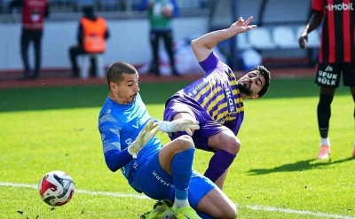 Trendyol S&uuml;per Lig: Ey&uuml;pspor: 0 - Gen&ccedil;lerbirliği: 0 (İlk yarı)
