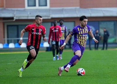 Trendyol S&uuml;per Lig: Ey&uuml;pspor: 0 - Gen&ccedil;lerbirliği: 0 (Ma&ccedil; devam ediyor)
