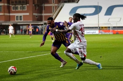 Trendyol S&uuml;per Lig: Ey&uuml;pspor: 1 - Samsunspor: 0 (İlk yarı)
