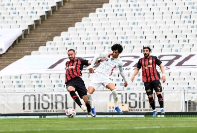 Trendyol S&uuml;per Lig: Fatih Karag&uuml;mr&uuml;k: 0 - Corendon Alanyaspor: 1 (İlk yarı)
