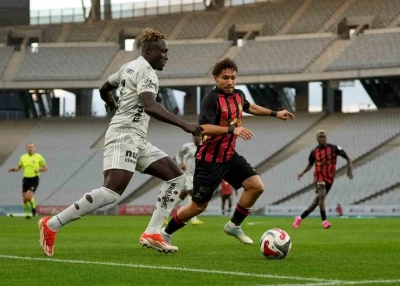 Trendyol Süper Lig: Fatih Karagümrük: 0 - Kocaelispor: 0 (Maç devam ediyor)
