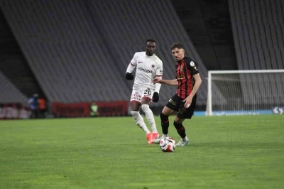 Trendyol S&uuml;per Lig: Fatih Karag&uuml;mr&uuml;k: 1 - Gen&ccedil;lerbirliği: 0 (Ma&ccedil; sonucu)
