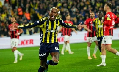 Trendyol S&uuml;per Lig: Fenerbah&ccedil;e: 3 - Gen&ccedil;lerbirliği: 0 (İlk yarı)
