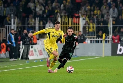 Trendyol S&uuml;per Lig: Fenerbah&ccedil;e: 3 - Konyaspor: 0 (İlk yarı)
