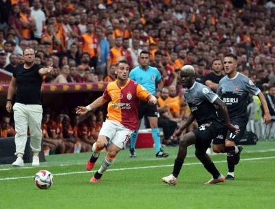 Trendyol Süper Lig: Galatasaray: 1 - Fatih Karagümrük: 0 (İlk yarı)
