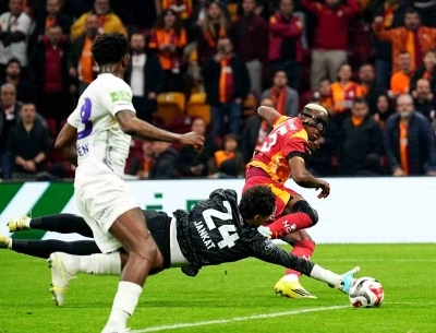 Trendyol S&uuml;per Lig: Galatasaray: 2 - Ey&uuml;pspor: 0 (İlk yarı)
