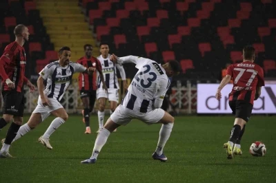 Trendyol S&uuml;per Lig: Gaziantep FK: 2 - Kasımpaşa: 1 (İlk yarı)
