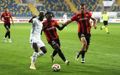 Trendyol Süper Lig: Gençlerbirliği: 1 - Konyaspor: 1 (İlk yarı)
