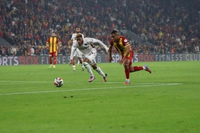 Trendyol Süper Lig: Göztepe: 0 - Trabzonspor: 0 (İlk yarı)
