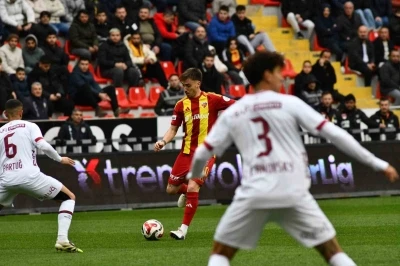 Trendyol S&uuml;per Lig: Kayserispor: 0 - Fatih Karag&uuml;mr&uuml;k: 0 (İlk yarı)
