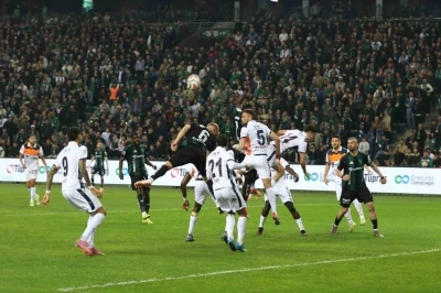 Trendyol S&uuml;per Lig: Kocaelispor: 0 - Başakşehir: 0 (Ma&ccedil; devam ediyor)
