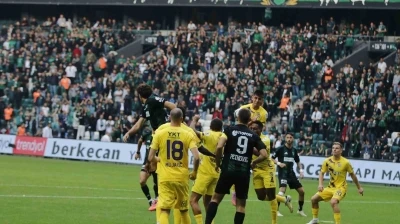 Trendyol Süper Lig: Kocaelispor:0 - Eyüpspor: 0 (İlk yarı)
