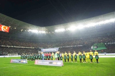 Trendyol S&uuml;per Lig: Kocaelispor: 0 - Fenerbah&ccedil;e: 0 (Ma&ccedil; devam ediyor)
