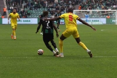 Trendyol S&uuml;per Lig: Kocaelispor: 0 - G&ouml;ztepe: 1 (İlk yarı)
