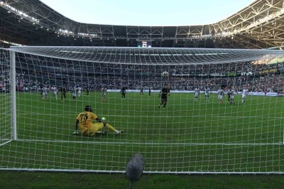 Trendyol Süper Lig: Kocaelispor: 1 - Çaykur Rizespor: 1 (İlk yarı)
