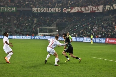 Trendyol S&uuml;per Lig: Kocaelispor: 2 - Antalyaspor: 1 (İlk yarı)
