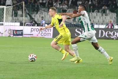 Trendyol S&uuml;per Lig: Konyaspor: 0 - Fenerbah&ccedil;e: 1 (İlk yarı)
