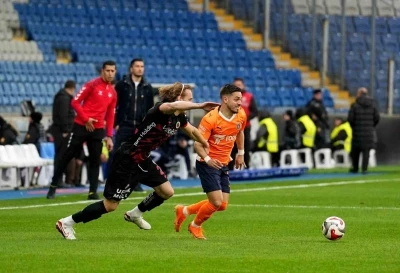 Trendyol S&uuml;per Lig: RAMS Başakşehir: 1 - Gen&ccedil;lerbirliği: 0 (Ma&ccedil; devam ediyor)
