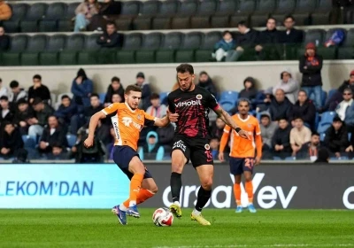 Trendyol S&uuml;per Lig: RAMS Başakşehir: 3 - Gen&ccedil;lerbirliği: 0 (İlk yarı)
