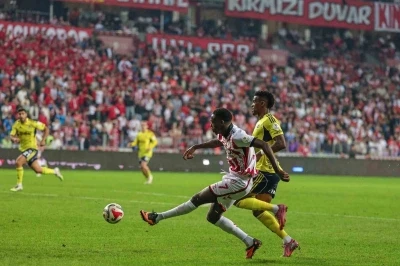 Trendyol Süper Lig: Samsunspor: 0 - Fenerbahçe: 0 (İlk yarı)

