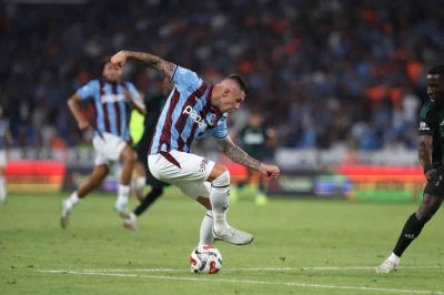 Trendyol Süper Lig: Trabzonspor: 0 - Kocaelispor: 0 (İlk yarı)
