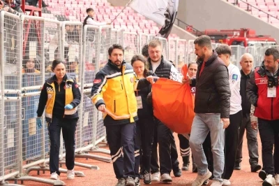 Trib&uuml;nde epilepsi n&ouml;beti ge&ccedil;iren taraftara sağlık ekipleri m&uuml;dahale etti
