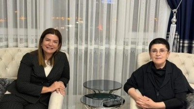Trib&uuml;nlerde hedef alınmıştı! AK Parti'den Leyla Zana'ya ziyaret