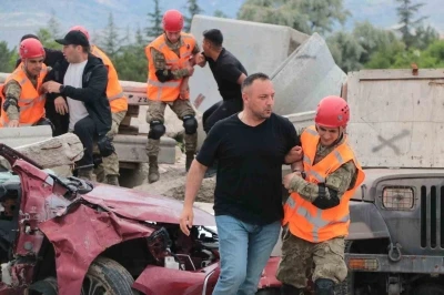 TSK&rsquo;dan "İnsani Yardım Tatbikatı-2026"da ger&ccedil;eğini aratmayan deprem senaryosu
