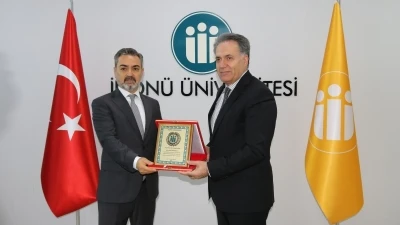 T&Uuml;BA-TESEP &Ouml;d&uuml;ll&uuml; Prof. Dr. Orhan Yazıcı&rsquo;ya plaket takdim edildi

