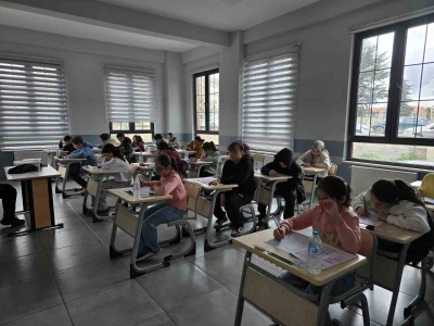 T&Uuml;GVA&rsquo;nın &rsquo;Kitap Kurdu&rsquo; sınavı Eskişehir&rsquo;de tamamlandı
