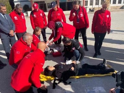 Tüm okullarda ortak eş zamanlı deprem ve yangın tatbikatı gerçekleştirildi
