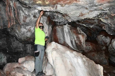 Tümülüsü andıran tepedeki mağaranın turizme kazandırılmasını istiorlar
