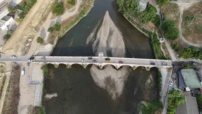 Tunca Nehri alarm veriyor: Sular &ccedil;ekildi, kirlilik g&uuml;n y&uuml;z&uuml;ne &ccedil;ıktı
