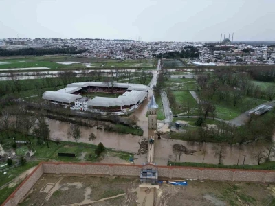 Tunca Nehri taştı, Kırkpınar g&uuml;reşlerinin yapıldığı Er Meydanı sular altında kaldı
