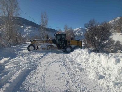 Tunceli&rsquo;de 138 k&ouml;y yolu ulaşıma a&ccedil;ıldı, 160 k&ouml;y yolunda &ccedil;alışmalar s&uuml;r&uuml;yor
