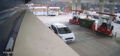 Tunceli’de 4.2’lik deprem anı güvenlik kamerasına yansıdı
