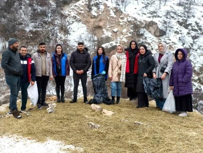 Tunceli&rsquo;de soğuk kışa sıcak dokunuş: Gen&ccedil;ler yaban hayatı i&ccedil;in seferber oldu
