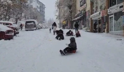 Tunceli&rsquo;de yılbaşı tatilinin tadını &ccedil;ocuklar &ccedil;ıkarıyor
